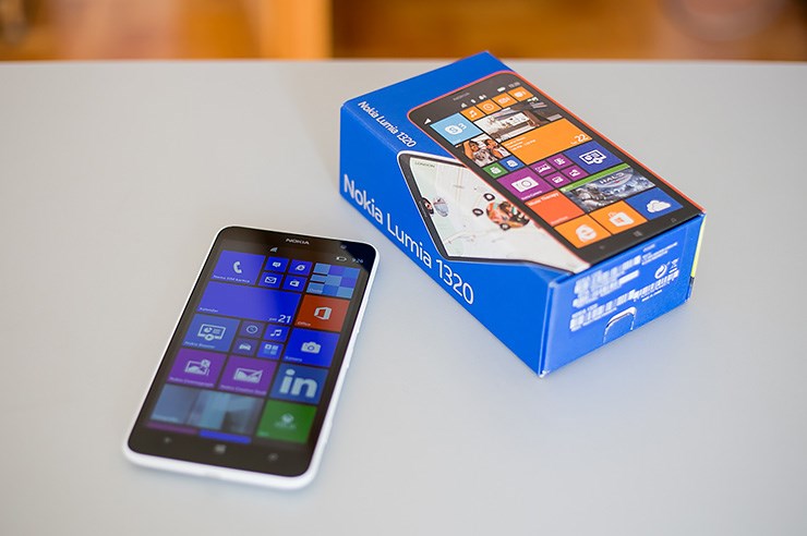 Nokia Lumia 1320 (2).jpg